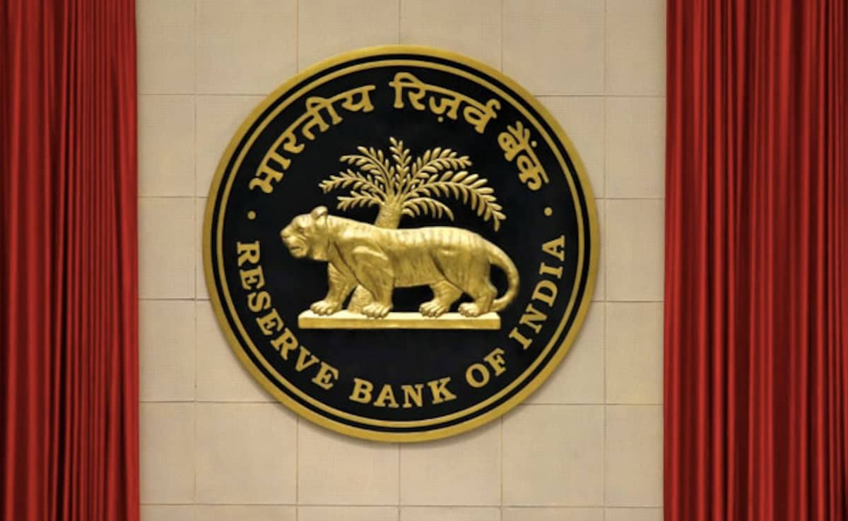 RBI imposes fine on Axis Bank, HDFC Bank