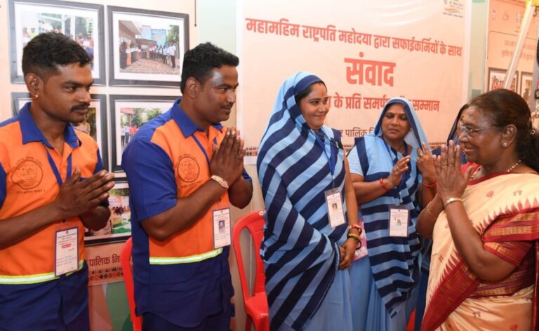 Only cleanliness will make India healthy and developed: President Draupadi Murmu honored Safai Mitras in MP