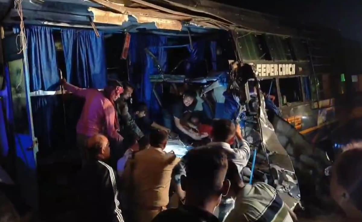 Main street accident in Madhya Pradesh, 9 individuals died, many severely injured. Madhya Pradesh Main street accident