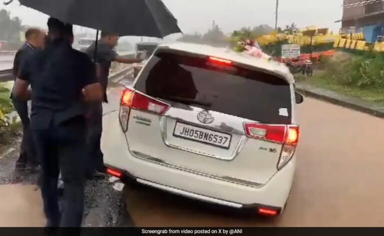 Video: Union Minister Shivraj Singh Chauhan's car stuck in a ditch in Jharkhand