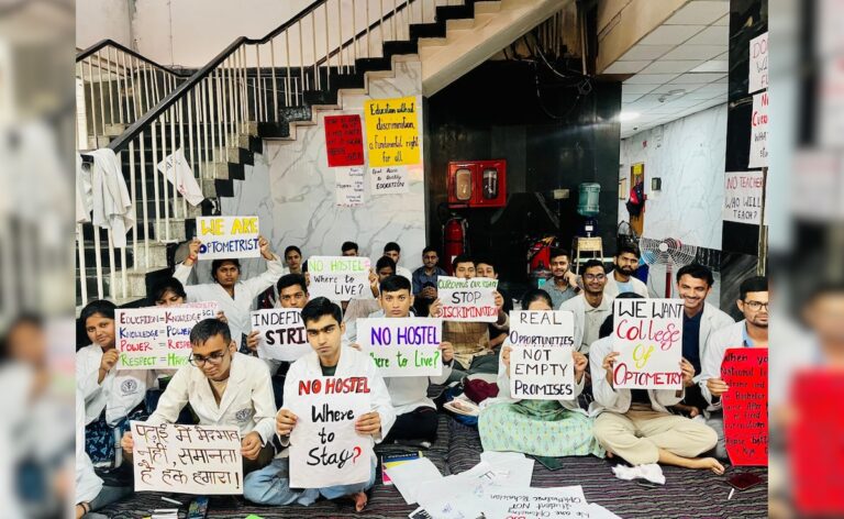 'No lecturer, no classroom', Delhi AIIMS optometry students are on strike for 20 days; said- 'There is discrimination against us...' | No lecturer, no classroom, education of Delhi AIIMS students in limbo; The students said