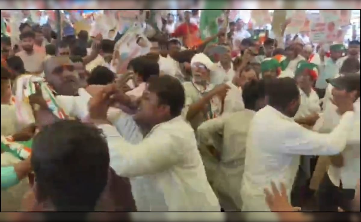 Prayagraj: There was a fierce struggle between get together employees on the Structure Honor Convention of Congress, watch - Video