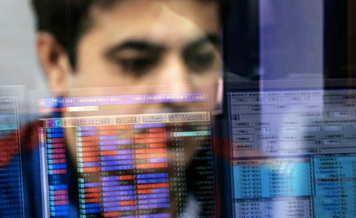 Domestic stock markets fell in early trade