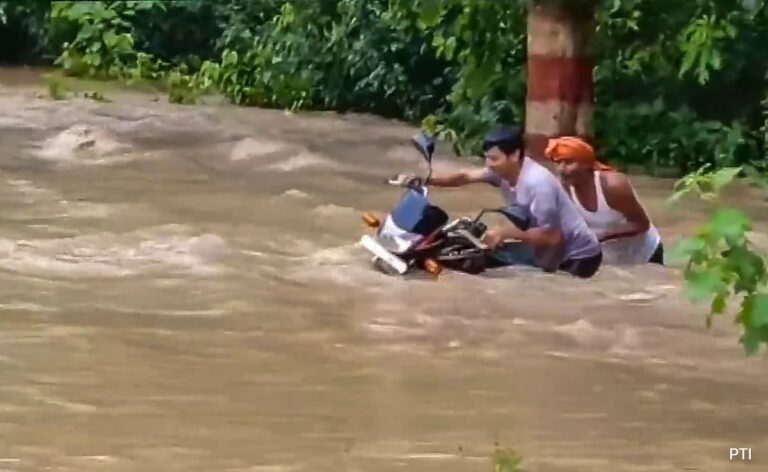 Rain wreaks havoc in UP-Bihar, many rivers are in spate, know by which states there could also be heavy rain at present