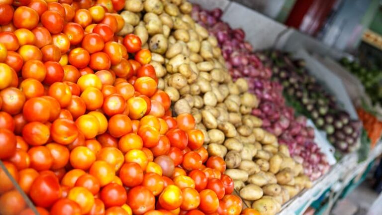 Prices of potatoes, onions and tomatoes rise in September, homemade food becomes expensive: Report