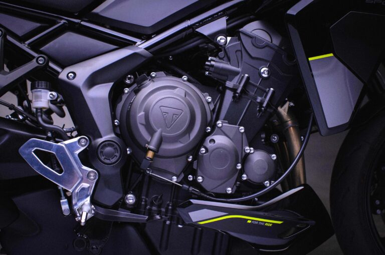 Powering the Tiger Sport 800 is a 798cc 3-cyl engine making 115hp and 84Nm of torque.