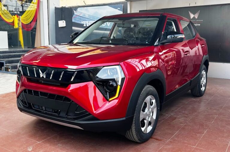 Mahindra XUV, 3XO, waiting period, sales, price, variants