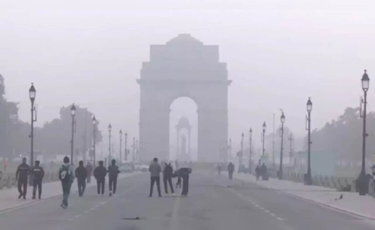 Today's weather: Poisonous air in Delhi, strong wind in Odisha; Cold knocks with fog in Bihar, UP