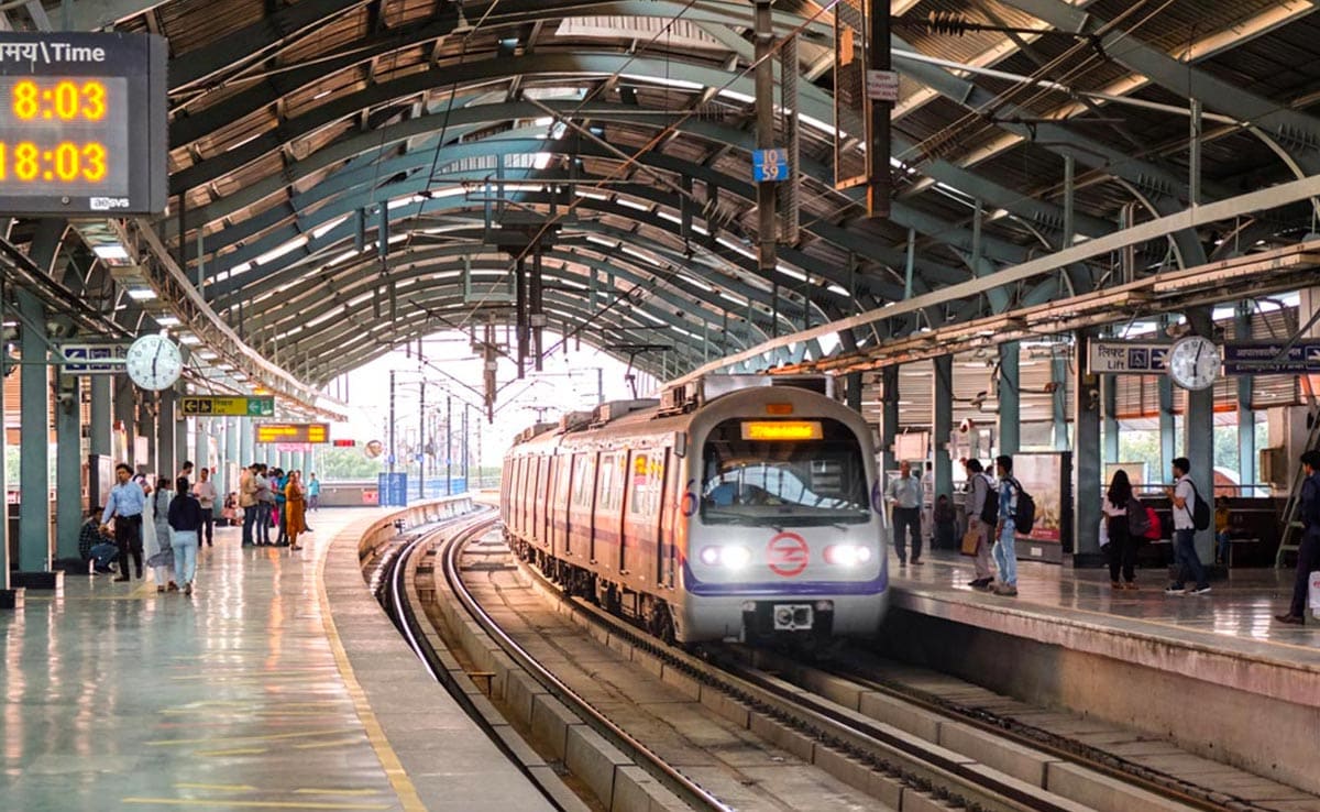 Smart cards stopped in Delhi Metro, passengers are getting common mobility cards, know the difference between the two?