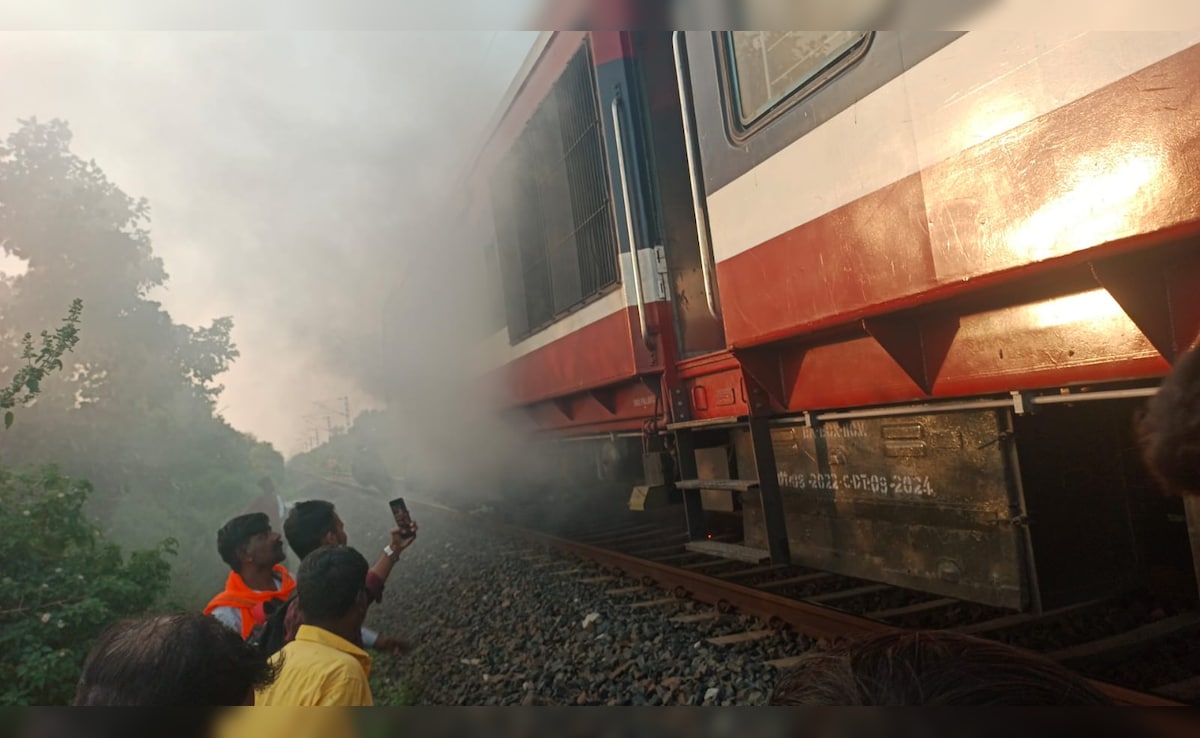 Fire broke out in a moving train in Madhya Pradesh, many passengers saved their lives by jumping from the train.