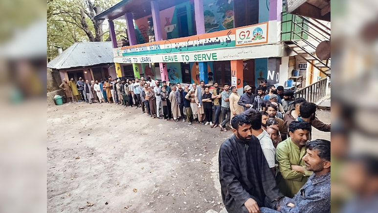 Hearing in Supreme Court regarding the number of voters at polling booths, know what the judges and lawyers said