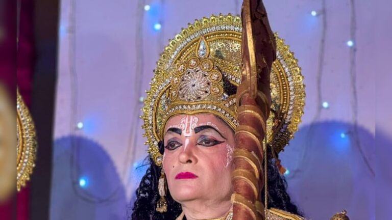 Delhi: Sushil Kaushik, who played Ram in Ramlila, suffered a heart attack on stage, died in pain on stage.