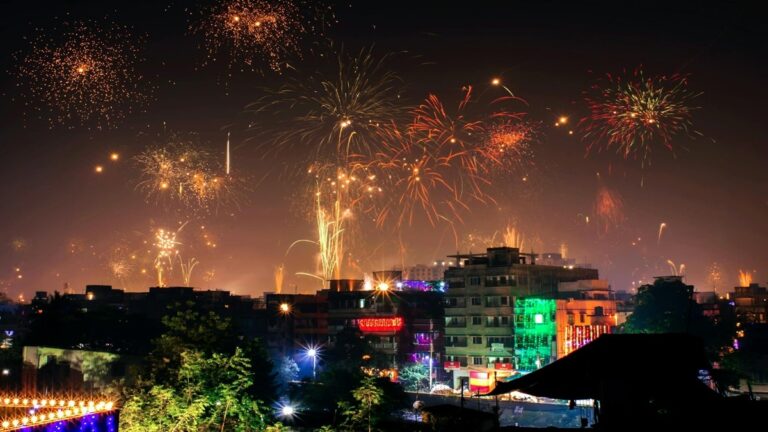 Happy Diwali 2024: ऐसे ऑनलाइन भेजें दिवाली के बधाई मैसेज