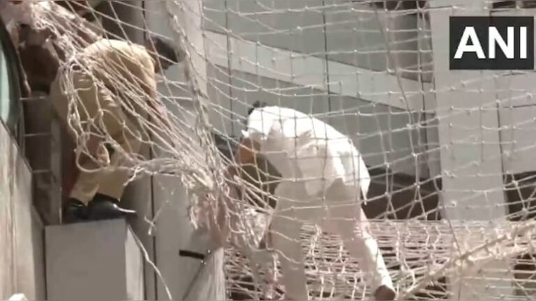 Deputy Speaker of Maharashtra Assembly jumped from the third floor and got stuck in the net, see VIDEO