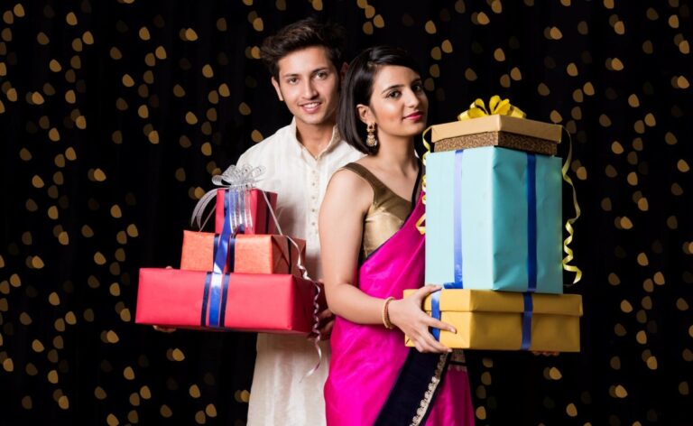 Business worth ₹ 50,000 crore was done during the festive season across the country, now Diwali shopping will continue for a month.