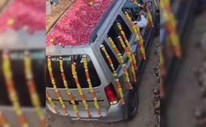 10 feet pit, feast for 1500 people and expenses of Rs 4 lakh... The family gave Samadhi to the lucky car as per all the rituals.