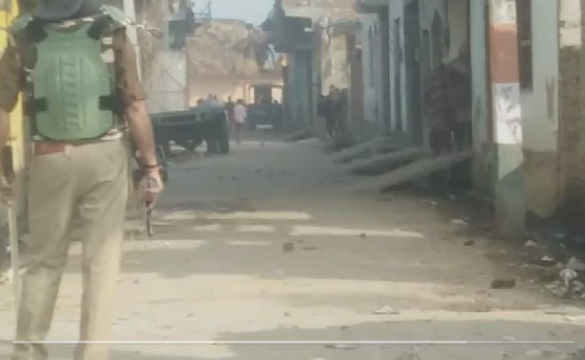 LIVE Updates: Huge uproar during voting in Muzaffarnagar... mob pelted stones, police in action