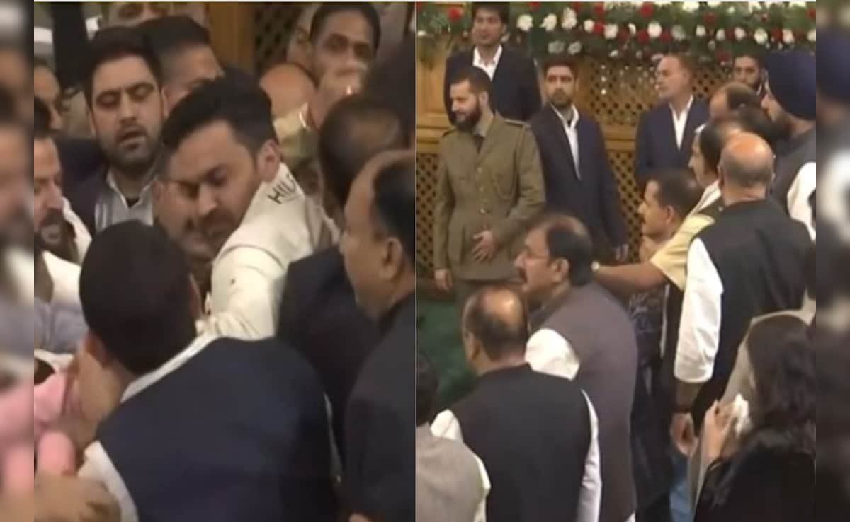 Pushing, scuffling, shouting... what is this in Jammu and Kashmir Assembly?