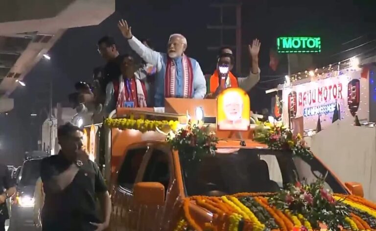 PM Modi's 3KM long road show in Ranchi, crowd seen shouting 'Modi Zindabad' slogans