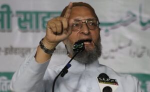 VIDEO: Mistakes were found in the notice given on stage, Owaisi ridiculed Maharashtra Police like this