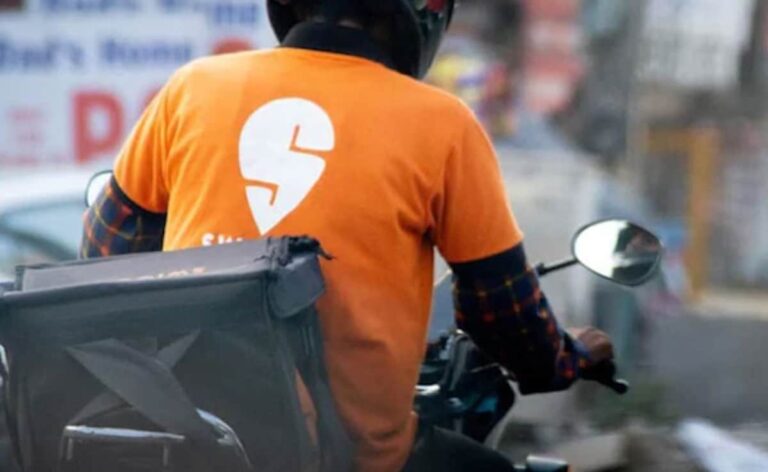 Swiggy's shares rose nearly 17% on the first day of listing, market cap crossed Rs 1 lakh crore.