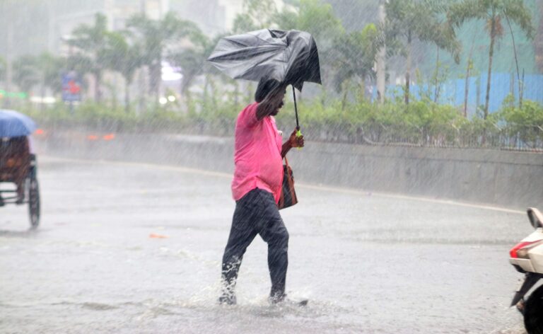 LIVE: Cyclone Fangal hits Tamil Nadu, heavy rains accompanied by strong winds